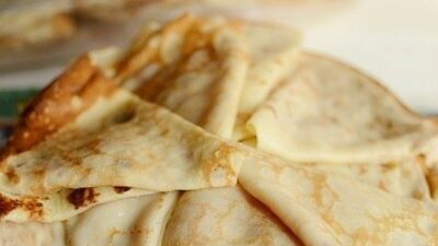 Блинчики с куриным фаршем на сковороде