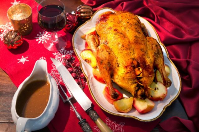 Утка, фаршированная картофелем — рецепт с фото | Recipe | Turkey dishes, Kitchen recipes, Recipes