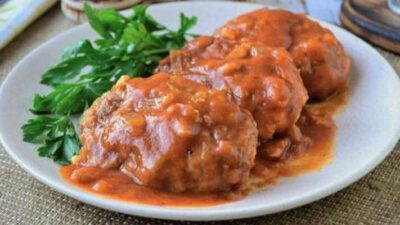 Гречаники с куриным и свиным фаршем в соусе