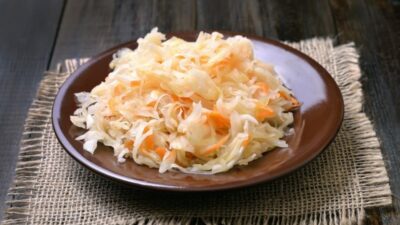 Капуста с морковью в горячем маринаде