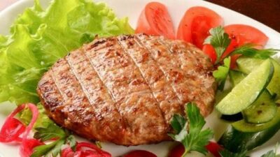 Рубленый бифштекс с бальзамическим уксусом