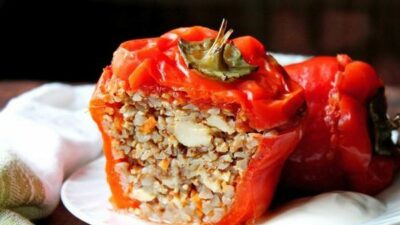 Фаршированный перец с гречкой и капустой