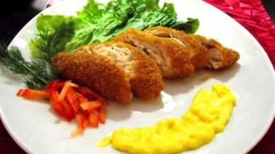 Фаршированная куриная грудка с болгарским перцем и шпинатом