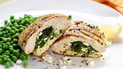 Куриное филе с ветчиной, творогом и зеленью