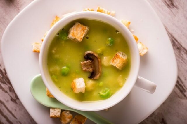 Гороховый суп с шампиньонами и картошкой