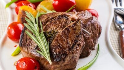 Медальоны из говяжьей вырезки с лимонным соком