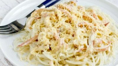 Кальмары в сливочном соусе с пармезаном и плавленым сыром