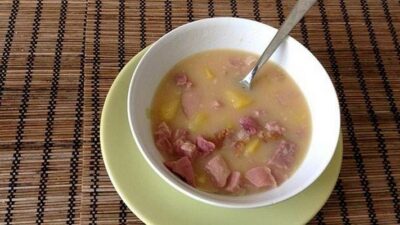 Суп из замороженного горошка с копченостями