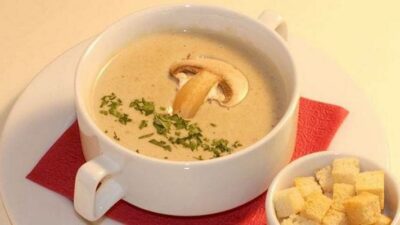 Гороховый  суп-пюре с шампиньонами и овощами