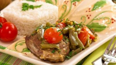 Тушеная баранина со стручковой фасолью и базиликом