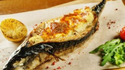 Фаршированная скумбрия с грибами и картофелем