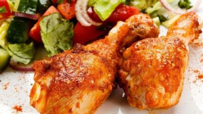 Куриные голени с морковью и луком в микроволновке
