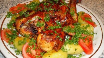 Куриное филе с картофелем и помидорами в микроволновке