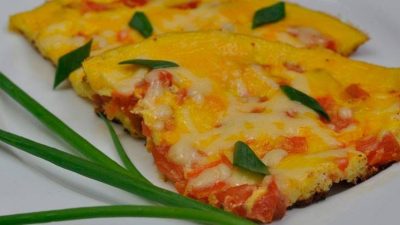 Омлет с сыром и помидорами черри на пару