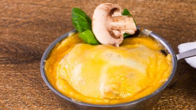 Жульен из грибов и курицы со сметаной