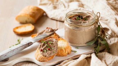 Утиный паштет с коньяком и прованскими травами