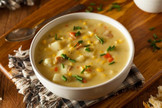 Суп «Чаудер» с кукурузой на овощном бульоне