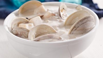 Чаудер с устрицами и беконом