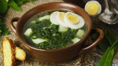 Щавелевый суп на говяжьем бульоне с рисом