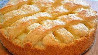Яблочный пирог на сметане с заварным кремом