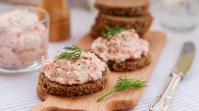 Дип с сайрой и икрой мойвы