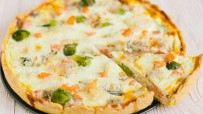 Пирог с цукини, сыром и кедровыми орешками