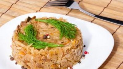 Тушеная краснокочанная  капуста с зеленым луком