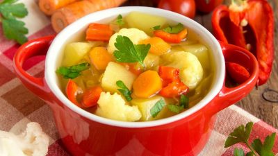 Куриный суп с брокколи и сельдереем в мультиварке