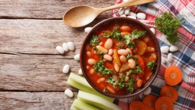 Постный суп из белой фасоли с грибами и картофелем