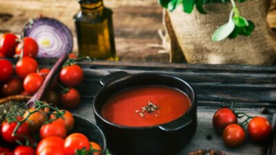 Постный томатно-фасолевый суп с чесноком