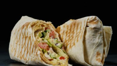 Турецкая шаурма с куриным филе и овощами