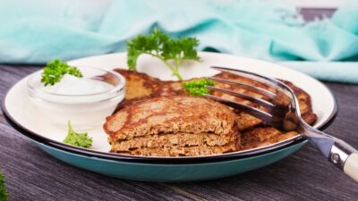Простые оладьи из куриной печени на сковороде