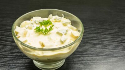 Соус Тартар со свежими огурцами и зеленью