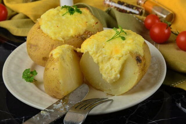 Крошка-картошка с сыром, яйцом и чесноком
