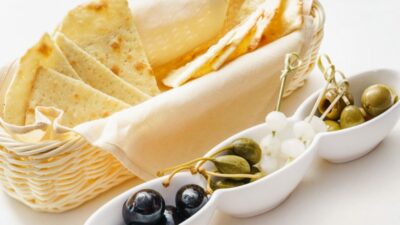 Чипсы из тонкого лаваша с паприкой и сыром