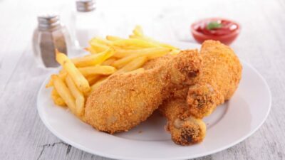 Куриные ножки в хлопьях и панировочных сухарях