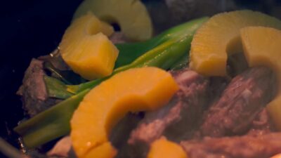 Куриное филе кусочками с ананасами
