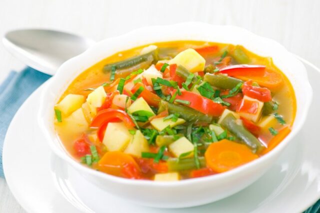 Овощной суп из цукини с сельдереем