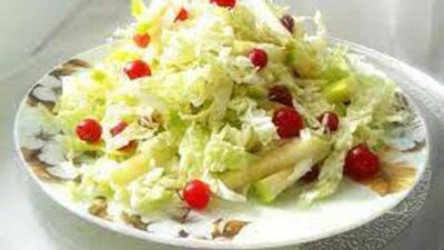 Салат из репы и ягод с медом