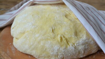 Сдобное дрожжевое тесто со сливочным маслом на молоке