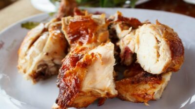 Запеченное филе курицы с чесноком и специями