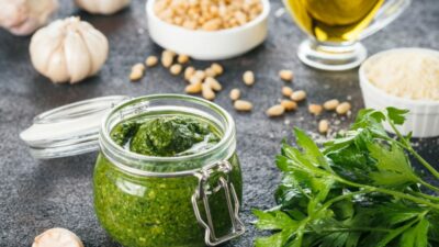 Соус «Песто» с чесноком и кедровыми орешками