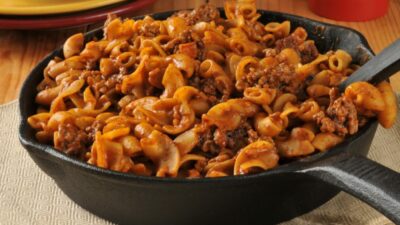 Запеканка из макарон с фаршем и грибами со сливками