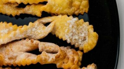 Сырный хворост на кефире в духовке
