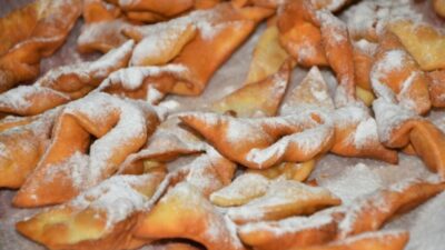 Пышный хворост на кефире или йогурте