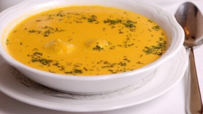 Сырный крем-суп с фрикадельками и грибами