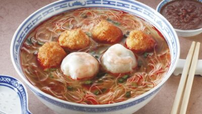 Китайский рыбный суп с бобовой лапшой