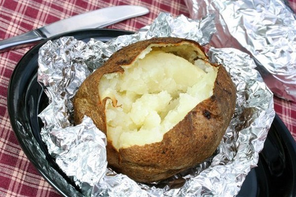 Картофель запеченный в духовке в фольге