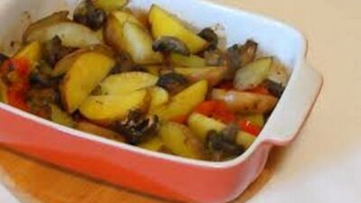 Запеченный картофель с грибами и болгарским перцем