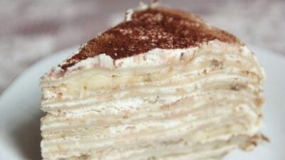 Блинный торт с творожным кремом и орехами